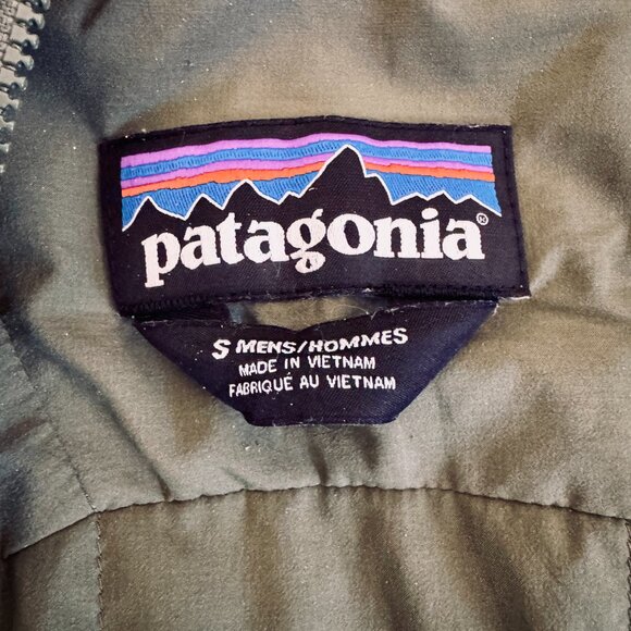 Patagonia Nano Air Insulated Hoodie in Fatigue Green - Small - Picture 2 of 5